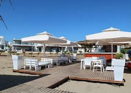 2.2, Caesar Beach