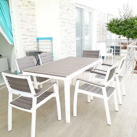 2.2, Caesar Beach Apartment Gastria