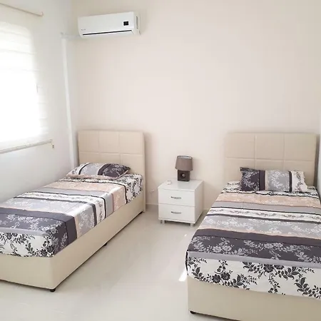 Apartman 2.2, Caesar Beach