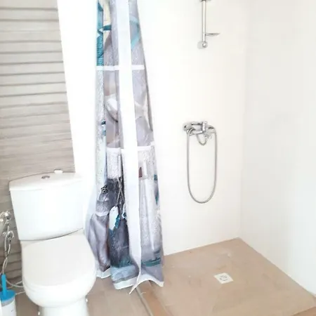 Apartman 2.2, Caesar Beach