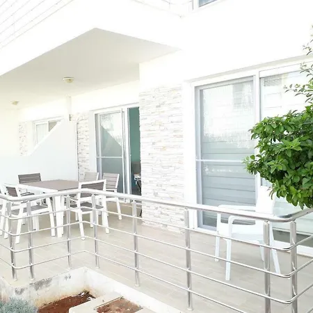 2.2, Caesar Beach Gastria